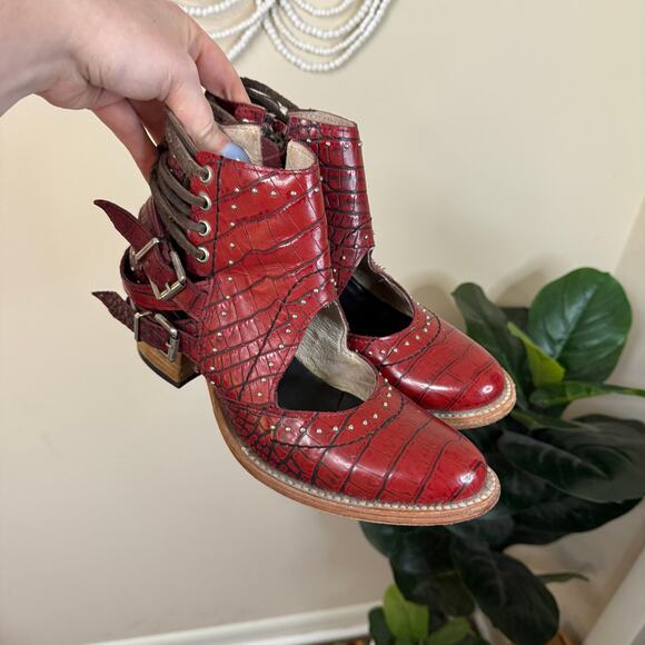 Freebird By Steven Red Leather Desert Bootie Size 7 - Picture 1 of 7